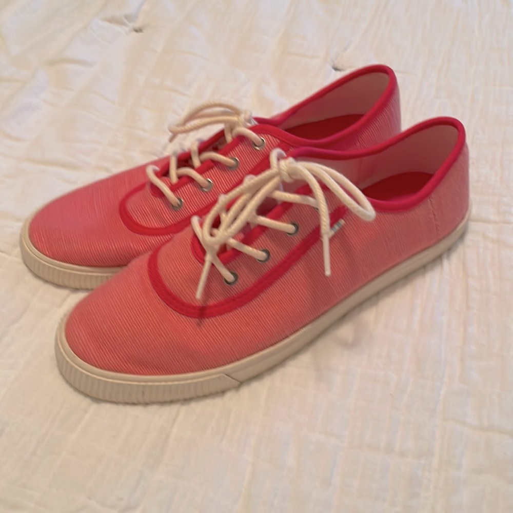 Toms size 8 red canvas shoe